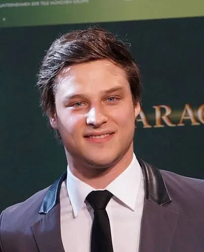 Daniel Axt Biography: Age, Parents, Height, Net Worth, Girlfriend, Movies & TV Shows, Voice Acting, Music, Instagram