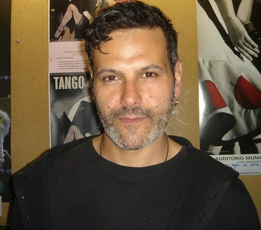 Roberto Enríquez - Biography