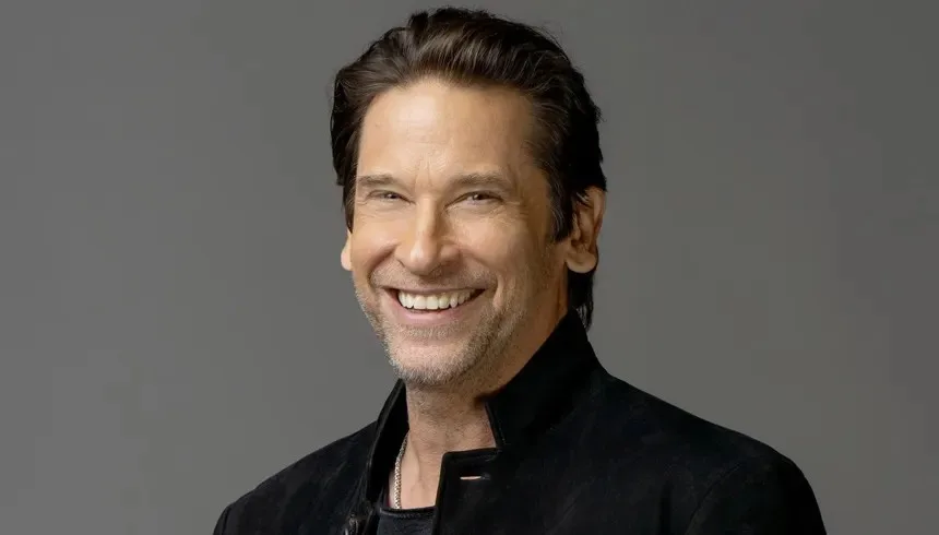 Roger Howarth - Biography
