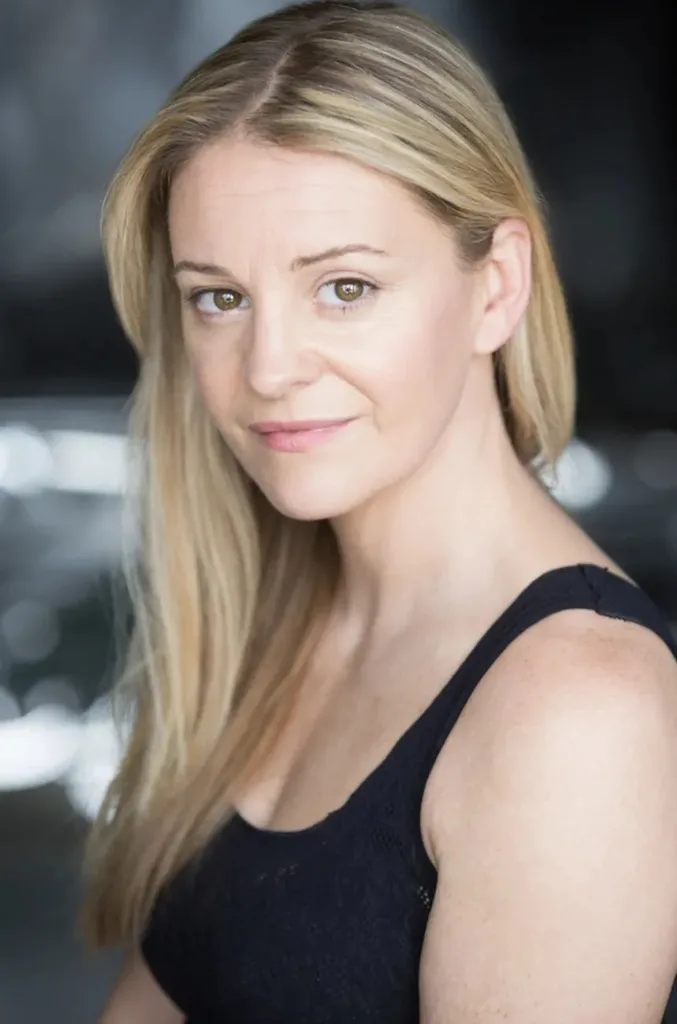 Nicola Stapleton - Biography
