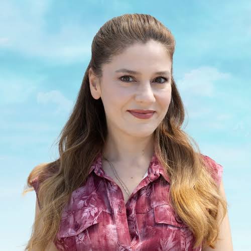 Selen Domaç Biography: Age, Husband, Height, Net Worth, Parents, Movies & TV Series