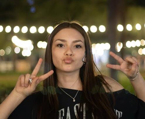 Aubrey Wallace Biography: Age, Real Name, Parents, Siblings, Net Worth, Boyfriend, CRAZY MIDDLES, Adopted, Religion