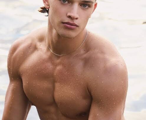 Alex Ruygrok Biography: Age, Height, Parents, Girlfriend, Net Worth, Career, Water Academy, Instagram