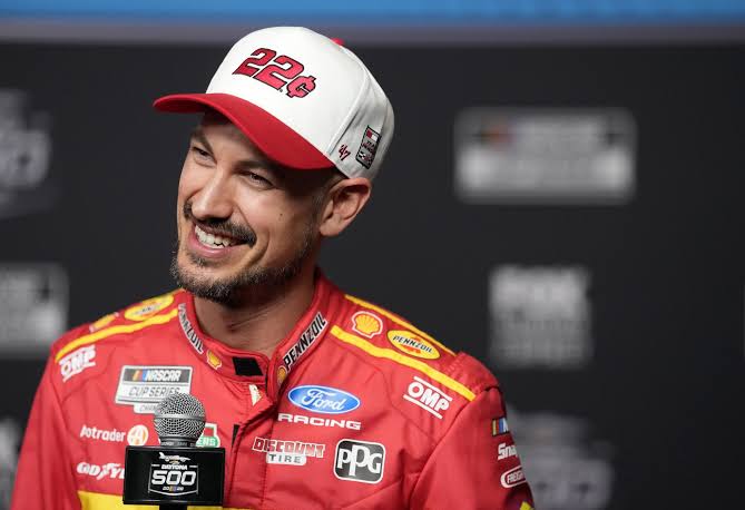 Joey Logano Biography: Age, Wife, Kids, Height, Net Worth, Parents, Sister, Championships, Cup Series
