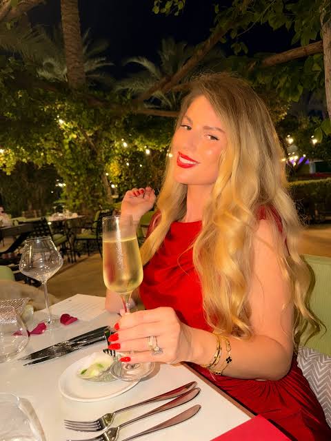 Mea Gold Bio: Husband, Age, Height, Net Worth, Parents, Mea Dx Broker, Miss Hungary, Instagram