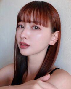 Emi Suzuki - Biography