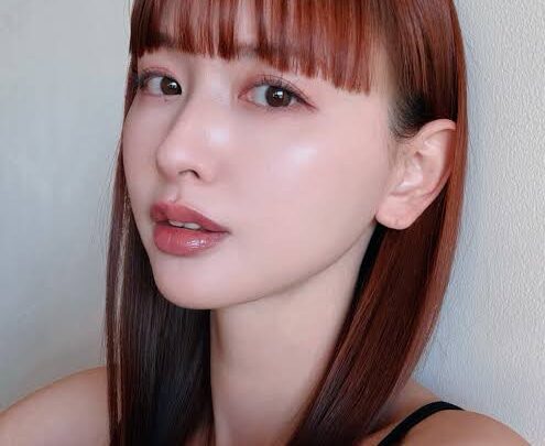 Emi Suzuki Biography: Age, Height, Husband, Daughter, Parents, Net Worth, Ethnicity, Movies & TV Shows, Career