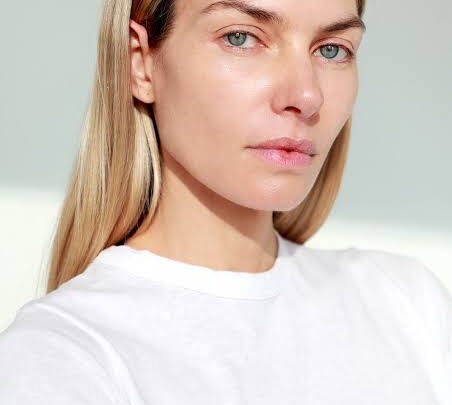 Jessica Hart Biography: Age, Partner, Kids, Height, Net Worth, Parents, Sister, LUMA Beauty