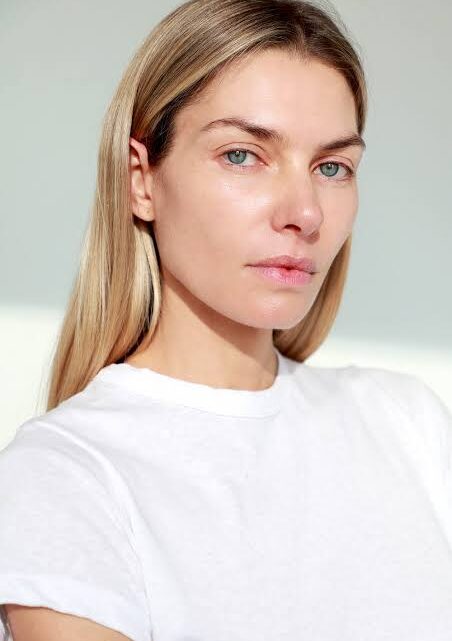 Jessica Hart Biography: Age, Partner, Kids, Height, Net Worth, Parents, Sister, LUMA Beauty