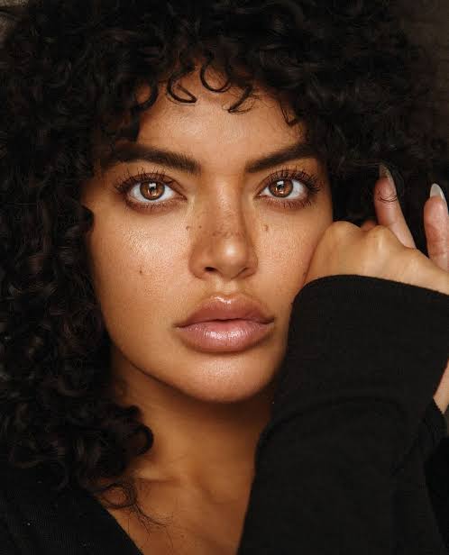 Saffi Karina Biography: Age, Height, Net Worth, Parents, Ethnicity, Career, Curve Project London
