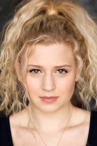 Carly Nahon - Biography
