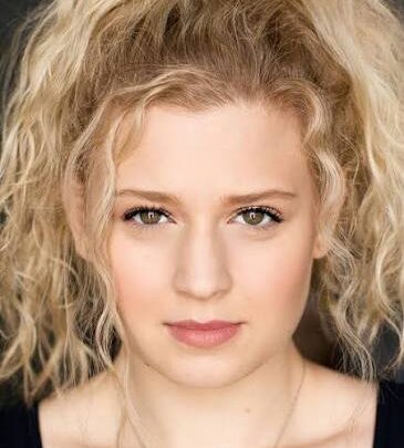 Carly Nahon Biography: Age, Parents, Siblings, Height, Net Worth, Husband, Movies, Boyfriend