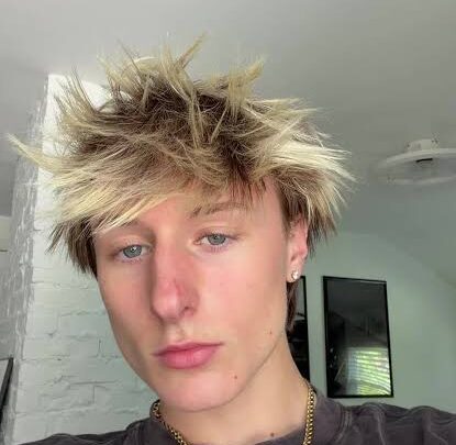 Cody Kilgour Biography: Age, Height, Net Worth, Parents, Sister, Girlfriend, TikTok, Instagram