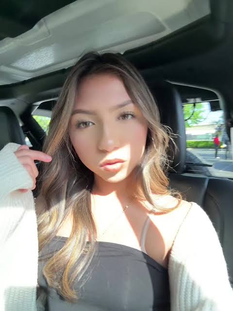 Evelyn Ramos Biography: Age, Height, Net Worth, Parents, Boyfriend, Brother, TikTok, Followers