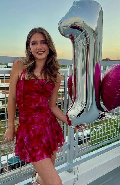 Austyn Ryli Biography: Age, Height, Net Worth, Parents, Brother, Boyfriend, TikTok, Sidelines Society