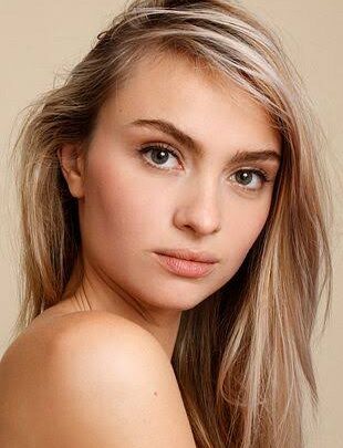 Aurélie Pons Biography: Age, Boyfriend, Parents, Sisters, Height, Net Worth, Ici tout commence, Miss Provence