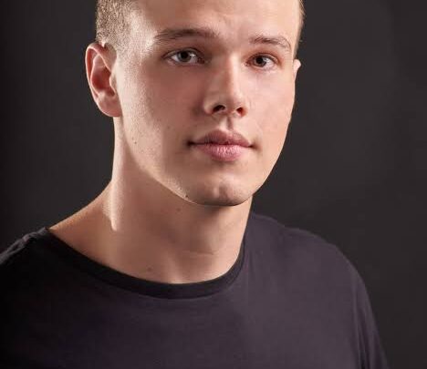 Logan Hallowell Biography: Age, Parents, Height, Net Worth, Girlfriend, Movies & TV Shows, Scrubs Reboot