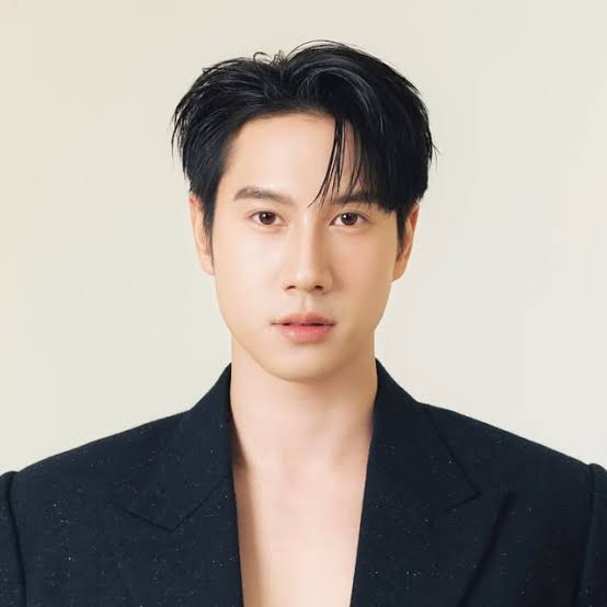 Bright Biography: Age, Net Worth, Parents, Height, Girlfriend, Dramas, BL Series, Instagram