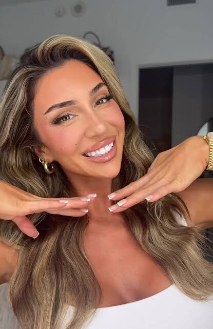 Lauren Blake Biography: Age, Height, Net Worth, Parents, Boyfriend, Real Estate Agent, Maxim, Instagram