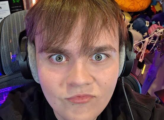 Uzoth Biography: Age, Height, Net Worth, Real Name, Parents, Girlfriend, Blox Fruits, YouTube