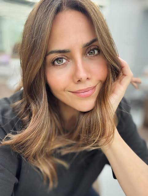 Deniz Barut Biography: Age, Husband, Kids, Height, Net Worth, Parents, Movies & TV Shows, Instagram