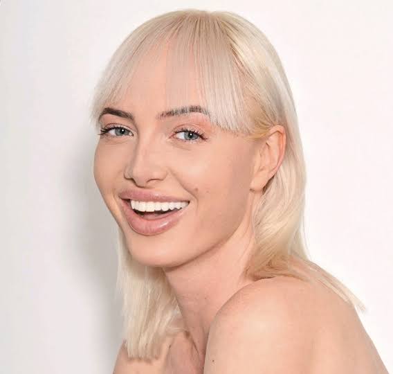 Andzelika Bobrova - Biography