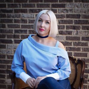 Lena Nikitina - Biography