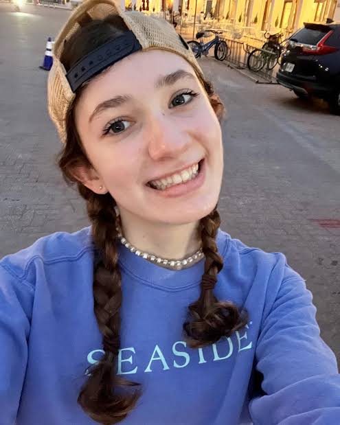 Lilah Levine Bio: Age, Height, Net Worth, Parents, Siblings, Boyfriend, Brother, Instagram