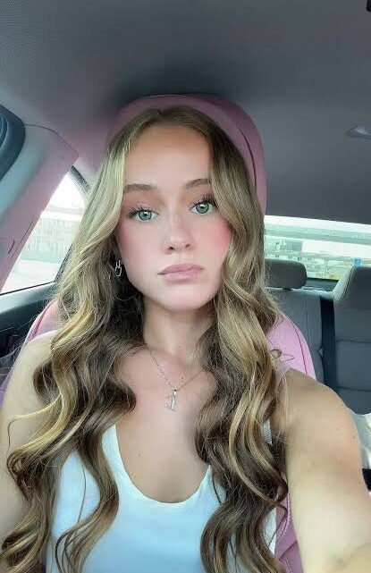 Ella Katherine Biography: Age, Height, Net Worth, Parents, Sister, Boyfriend, College, Boarding School