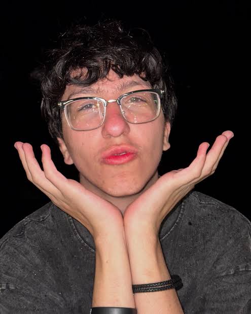 Nadwe Biography: Age, Net Worth, YouTube, Parents, Siblings, Girlfriend, Socksfor1, Minecraft