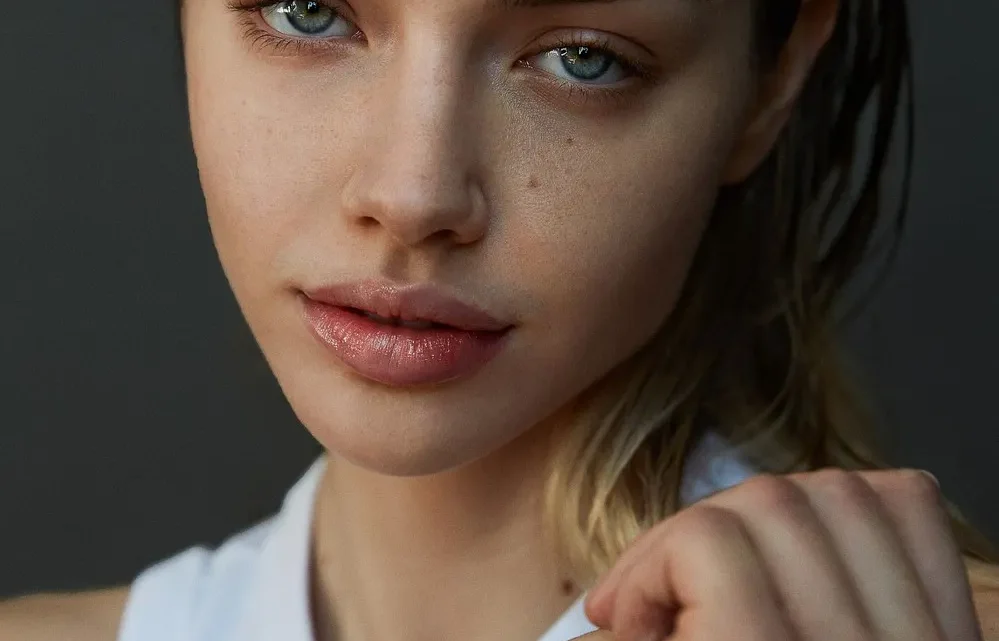 Laura Niemas Biography: Age, Height, Net Worth, Parents, Brother, Boyfriend, Instagram, Career, Nationality