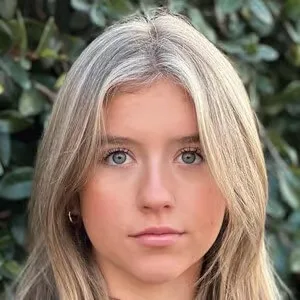 Hannah Lowery - Biography