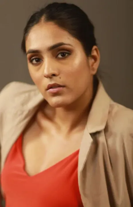 Mansi Taxak - Biography