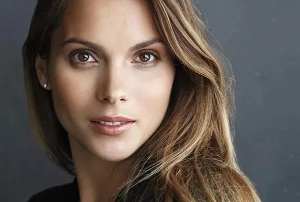 Fernanda Dorogi Biography: Age, Twin Sister, Boyfriend, Height, Net Worth, Parents, Movies & TV Shows
