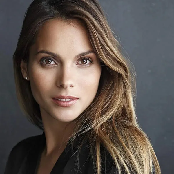 Fernanda Dorogi Biography: Age, Twin Sister, Boyfriend, Height, Net Worth, Parents, Movies & TV Shows