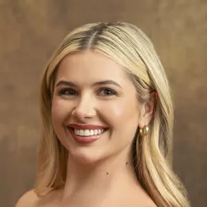Leah Peters - Biography