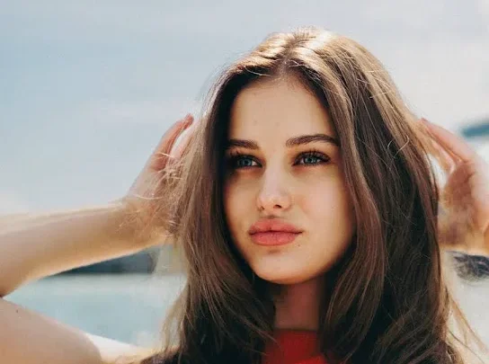 Arina Savastru Biography: Age, Height, Net Worth, Son, Parents, Boyfriend, Pregnancy, Instagram