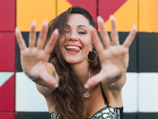Zara Taylor Biography: Age, Real Name, Husband, Kids, Height, Net Worth, Parents, Songs, Albums